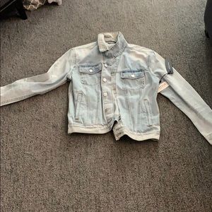 Packing light washed men’s denim jacket
